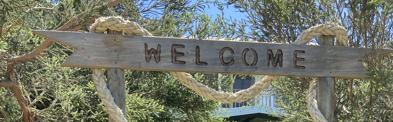 Handmade welcome sign at the entrance to Centre Break Beach Stay
